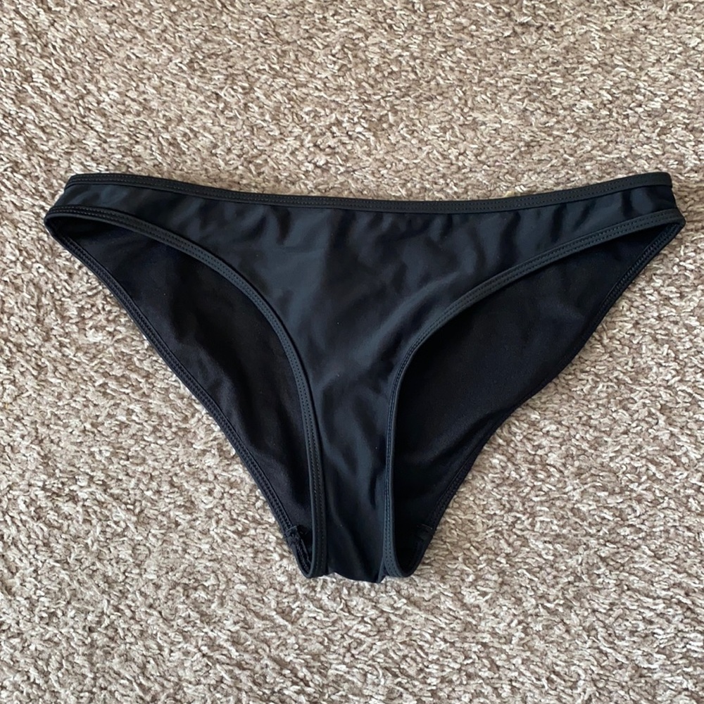 Cheeky black bikini bottoms